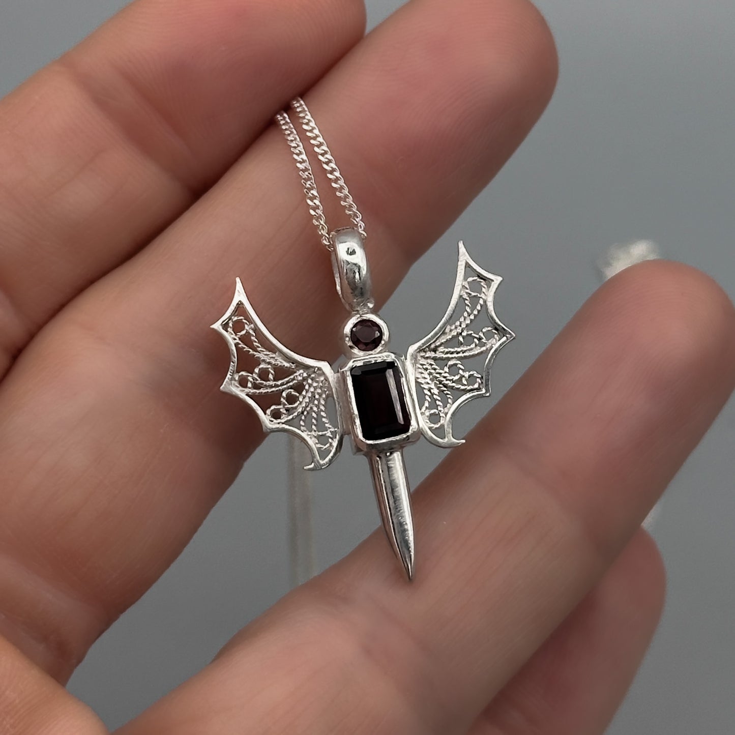 Devolo Necklace - Garnet & Filigree in Silver