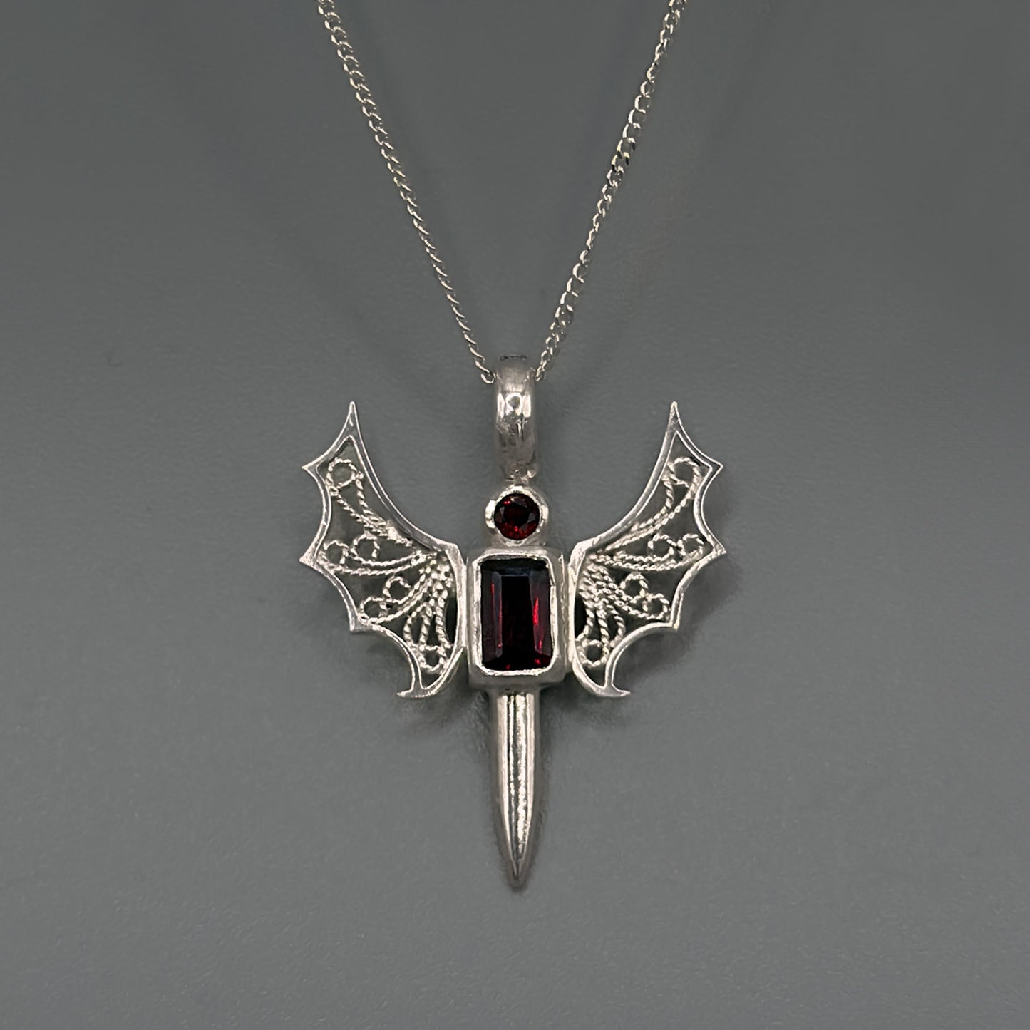 Devolo Necklace - Garnet & Filigree in Silver
